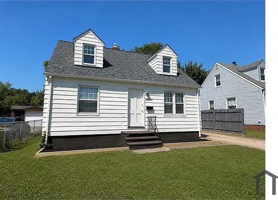 16401 Lotus Dr — Photo 2