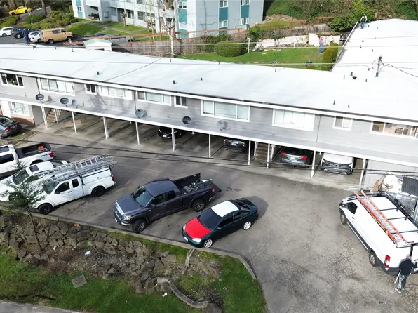 9045 Canyon Drive, Kent, WA 98030