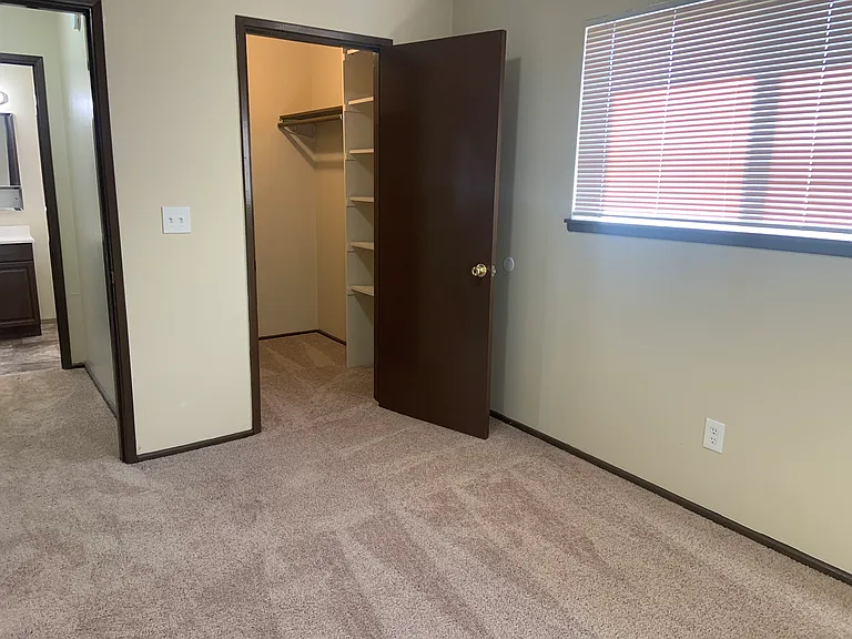 Parkwood Apartments — Photo 6