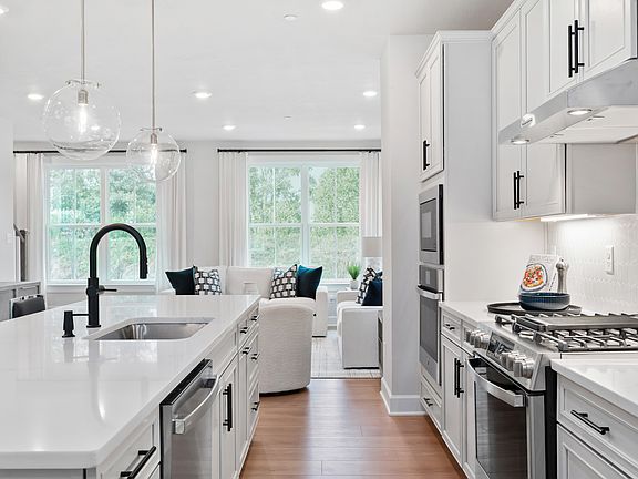 Serenade E w Finished Basement