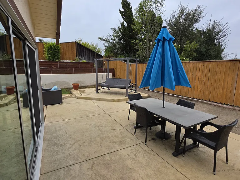 Side yard--perfect for entertaining.
