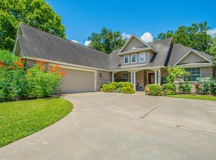 258 N Amherst Dr, West Columbia, TX 77486