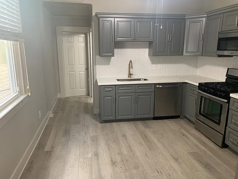 2630 Eagle St — Photo 2
