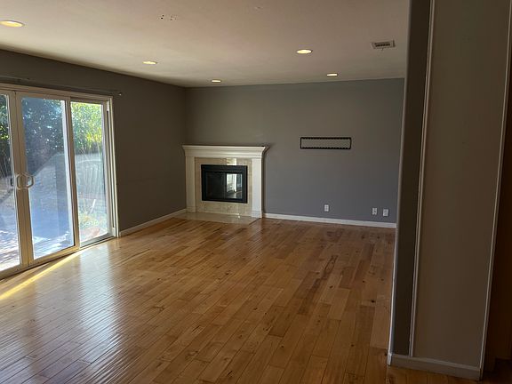4th image of 728 Rockwood Dr