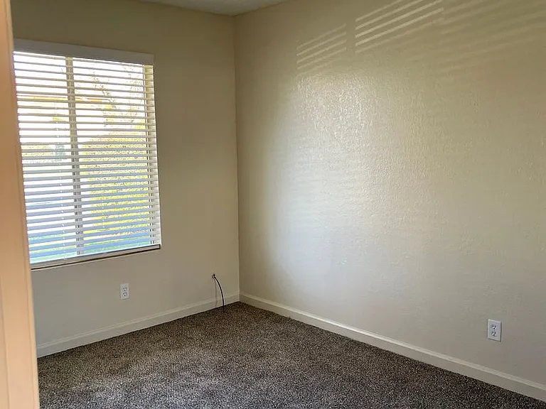 657 W Parlier Ave #126 — Photo 19