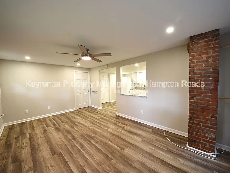1303 Tallwood St #B — Photo 3