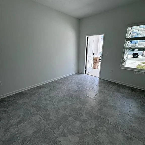 3133 Laurent Loop — Photo 5