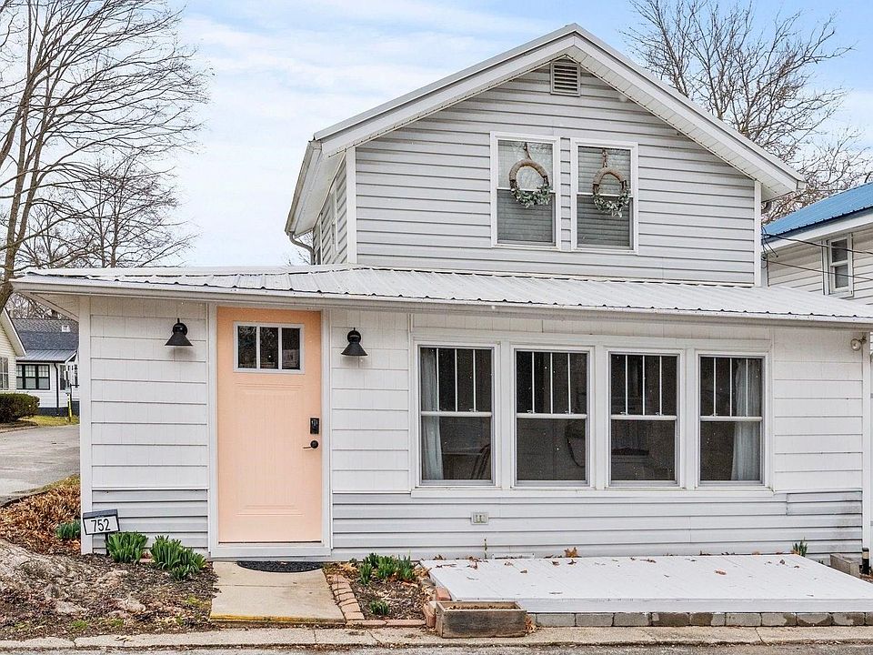 1st image of 752 E Park St