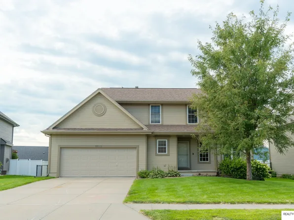 9905 Idora St, La Vista, NE 68128