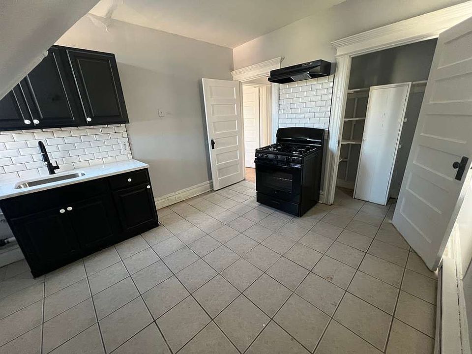 1st image of 870 S 14th St Floor 3
