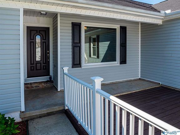 4th image of 107 Brass Oak Dr