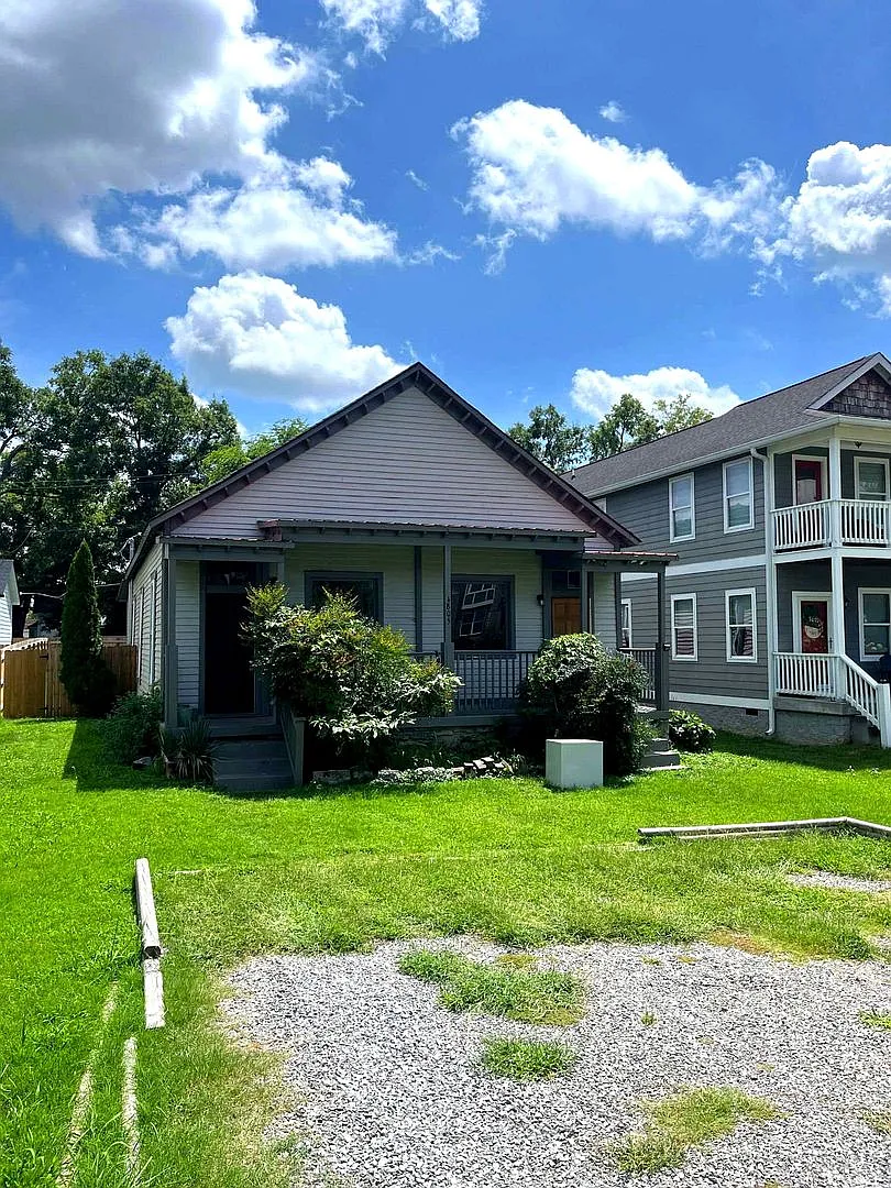 Cozy 2bed 1bath Duplex w/ Private Backyard | The Nations (Rent Reduced!) — Photo 2