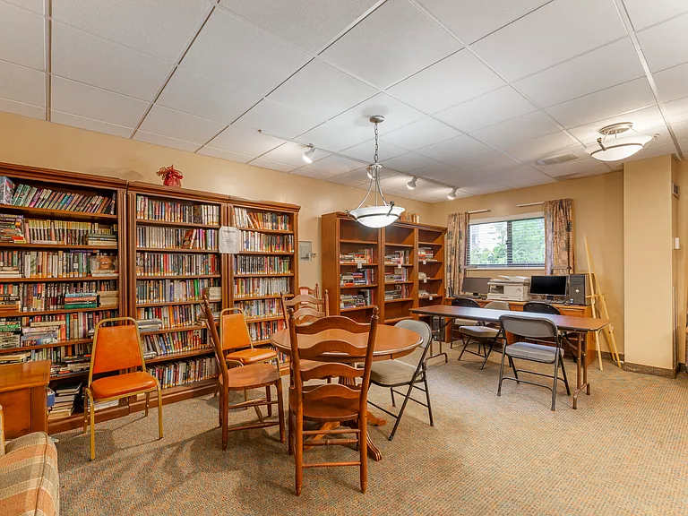 Euclid Hill Villa Apartments — Photo 10
