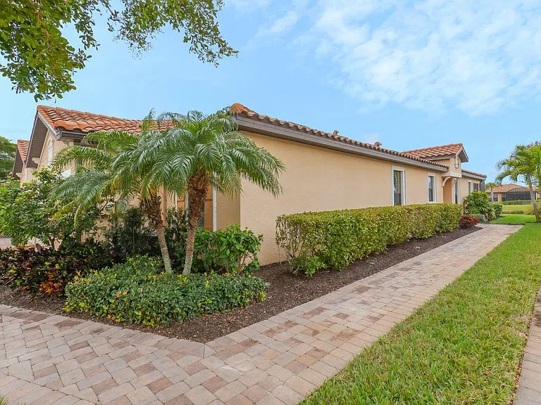 5867 Cavano Dr — Photo 24