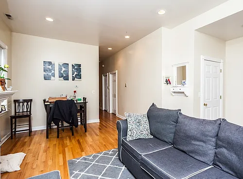 1042 W Roscoe St #1 Photo 1