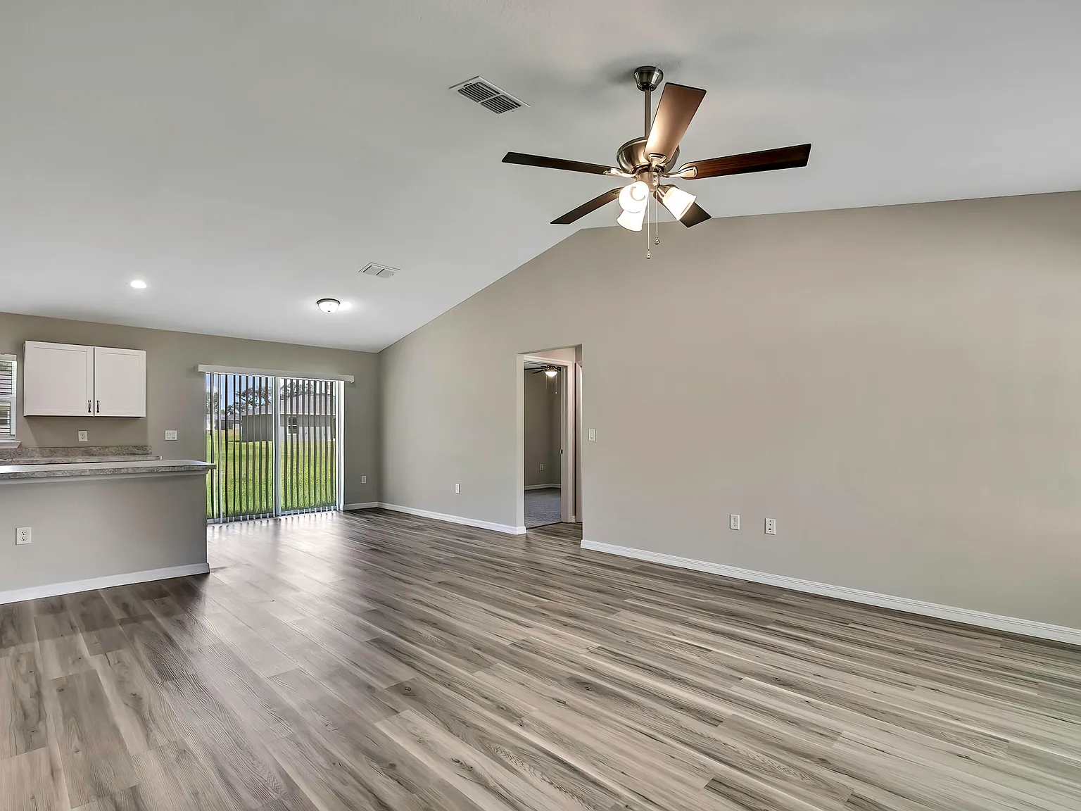 3 bed, 2.0 bath, 1397 sqft, $1,850 — Photo 3