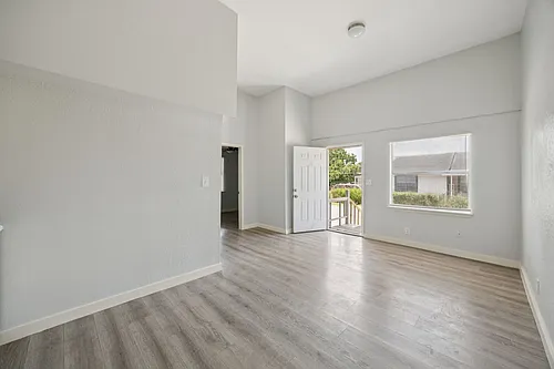1007 W Saint Charles St #6 Photo 1