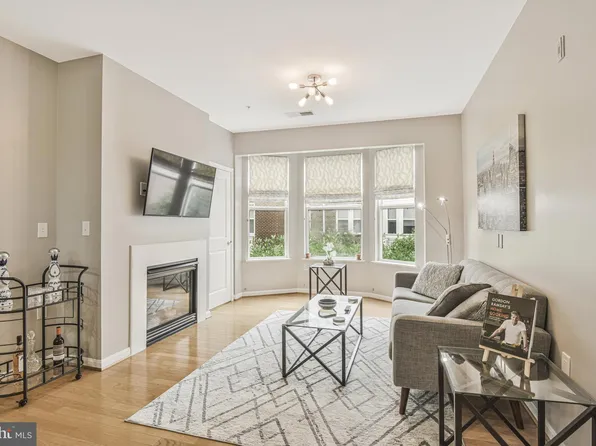 2665 Prosperity Ave APT 355, Fairfax, VA 22031