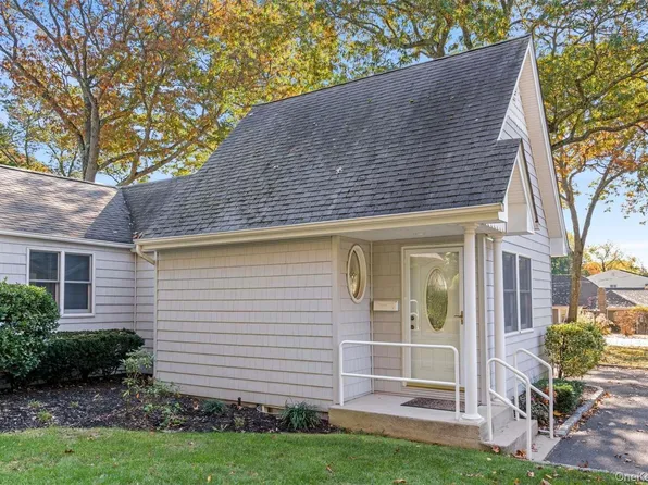319 Elwood Rd, East Northport, NY 11731