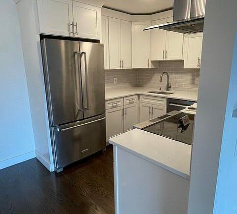 3rd image of 330 Shore Dr #32