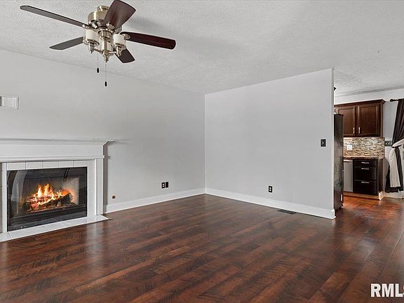 4th image of 3712 Viking Blvd