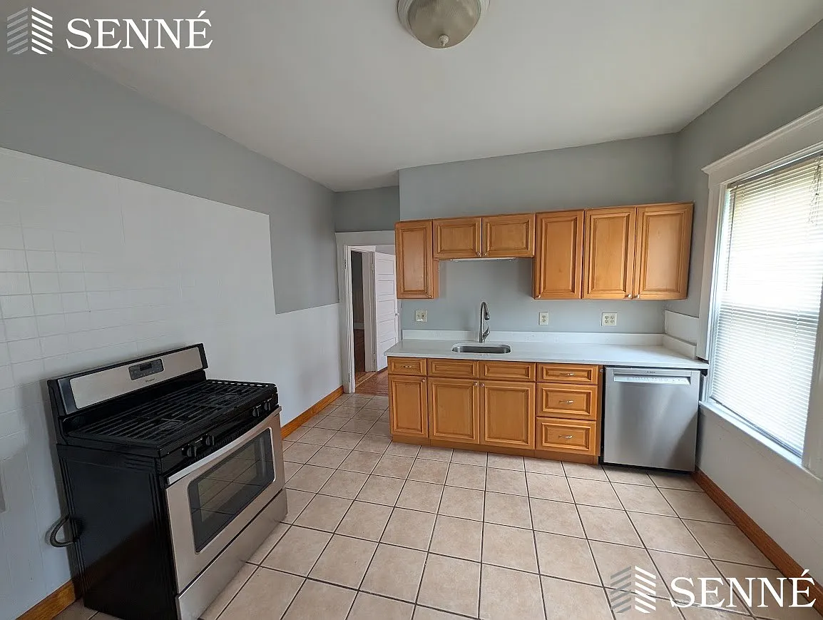 2 bed, 922 sqft, $3,495 — Photo 3