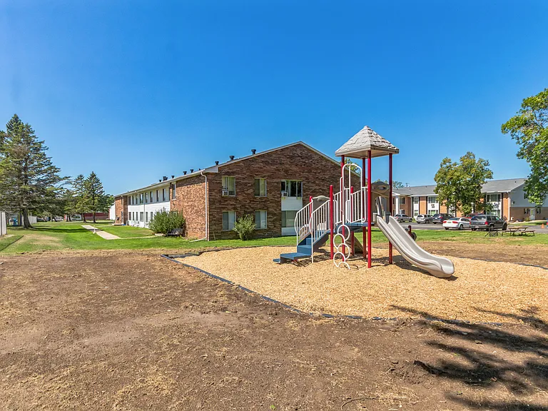 622 Laurel Ct — Photo 12