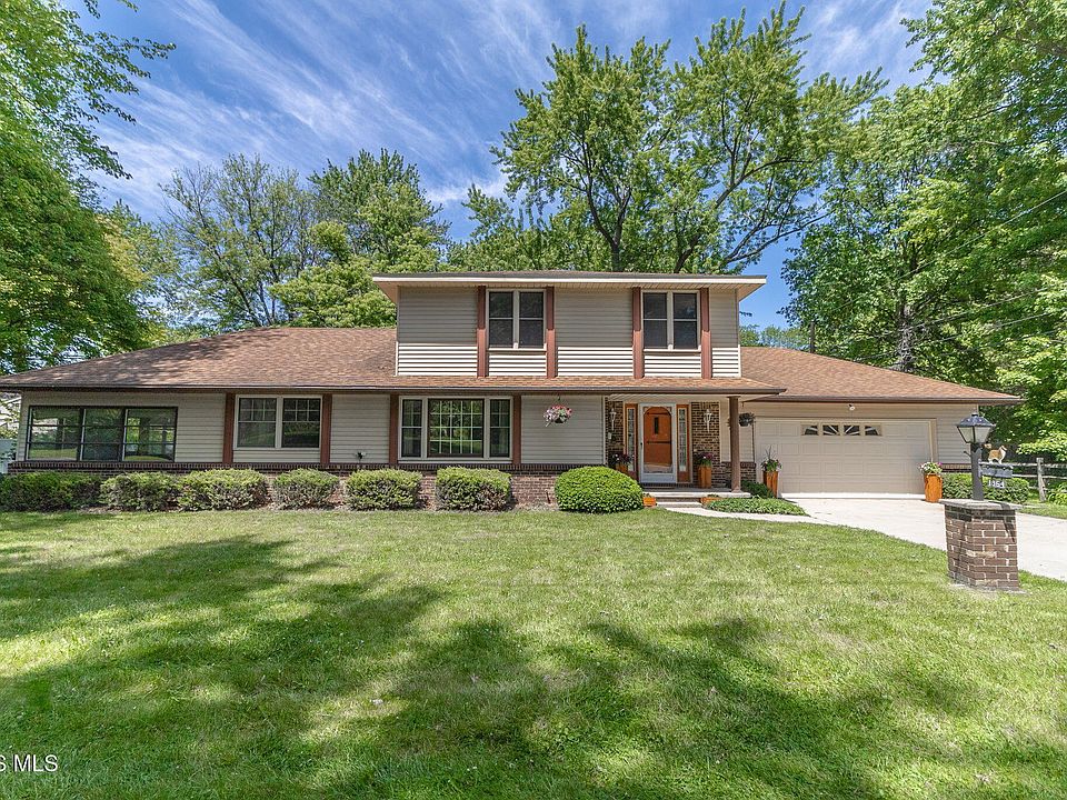 1st image of 1864 Travis Dr