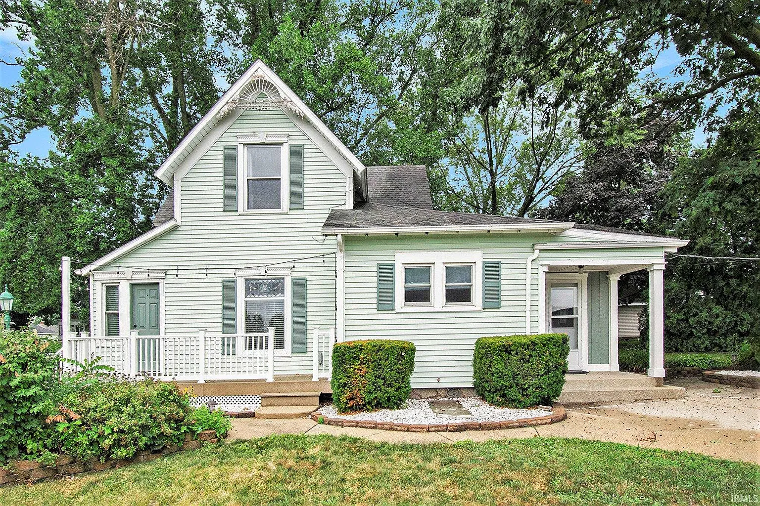 421 E South St photo 1