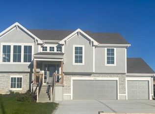 18717 Deer Run St, Spring Hill, KS 66083