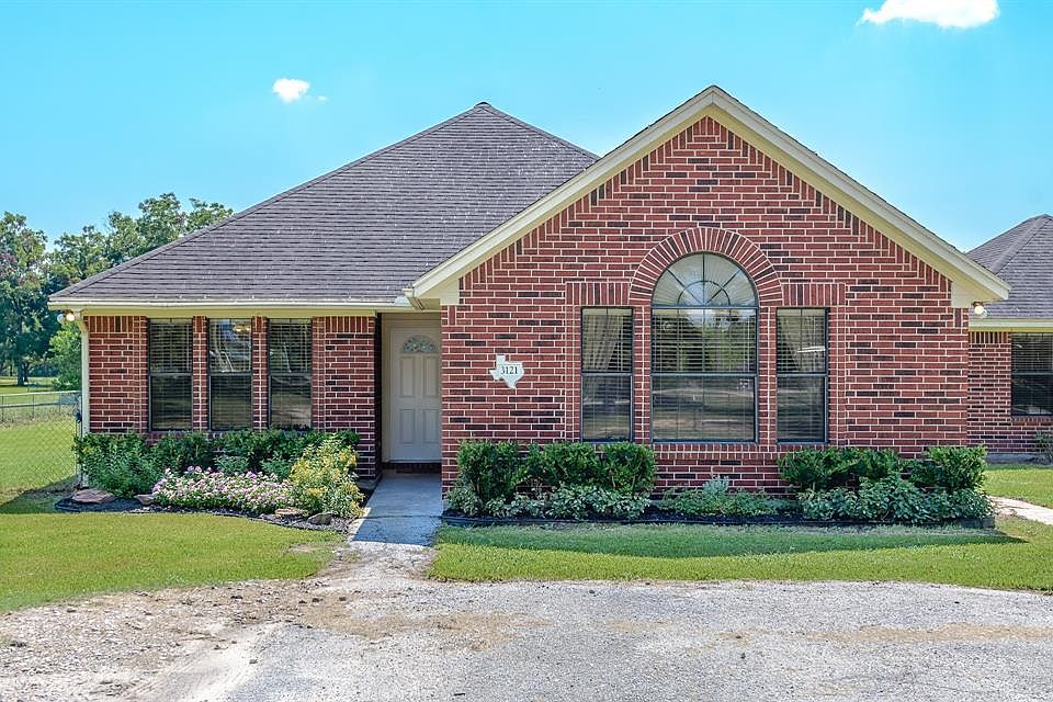 Welcome Home: Built in 2003, this home has been well-cared for and ready for it's new owners!
