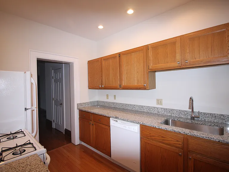 74 W Greenwood Ave — Photo 5