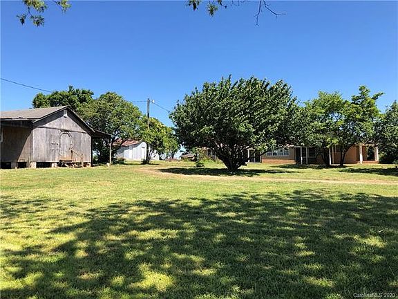 4th image of 1083 Mills Rd