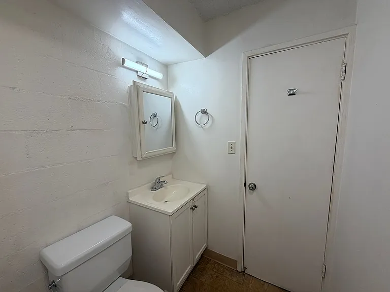 403 Hobron Ln — Photo 9