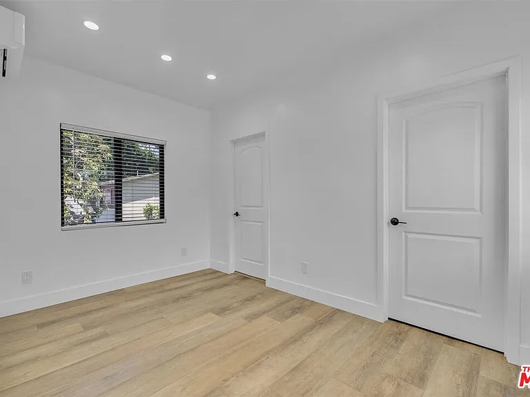 14121 Califa St — Photo 42