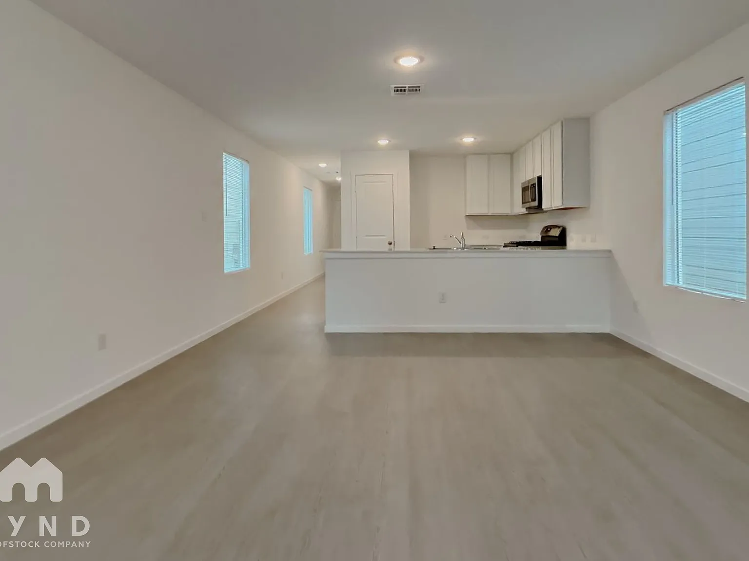 4 bed, 2.5 bath, 1535 sqft, $1,555 — Photo 3