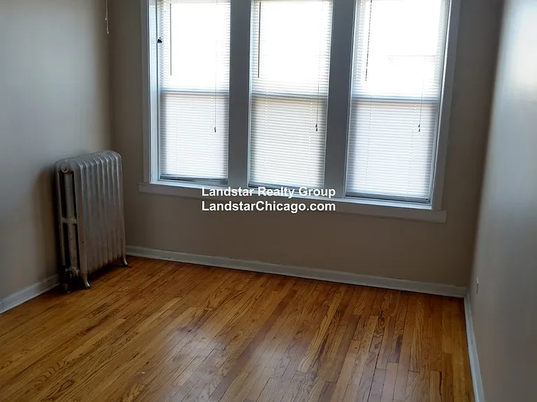 4045.5 N Mozart Ave #1E — Photo 8