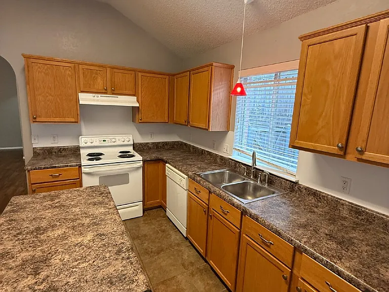 6105 Comfort Dr — Photo 12