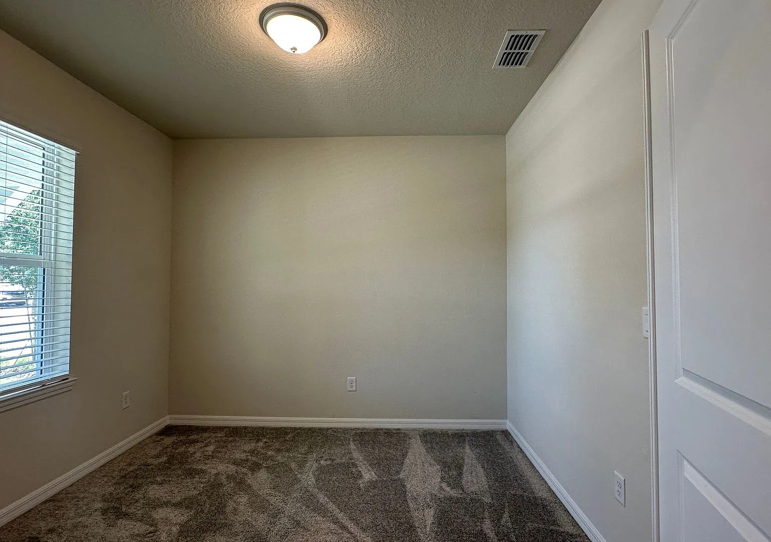 Move-In Ready 3 Bedroom + Office in Desirable Winding Meadows — Photo 3