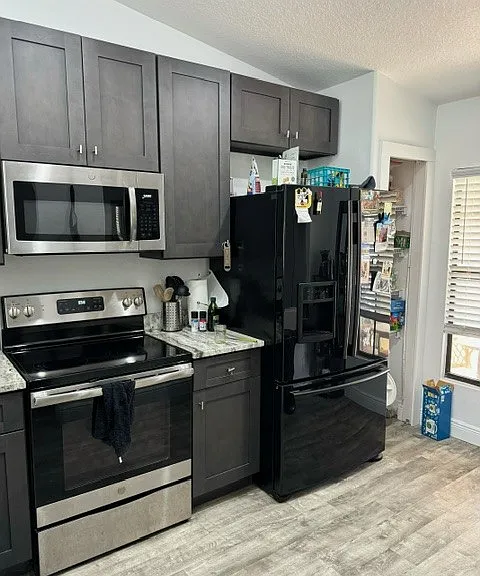 480 Margie Dr — Photo 17