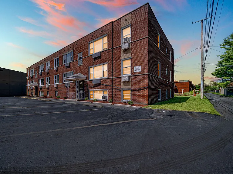 1307 Calumet Ave — Photo 5