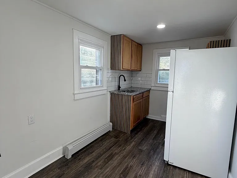 517 Bentley Ave #C — Photo 4