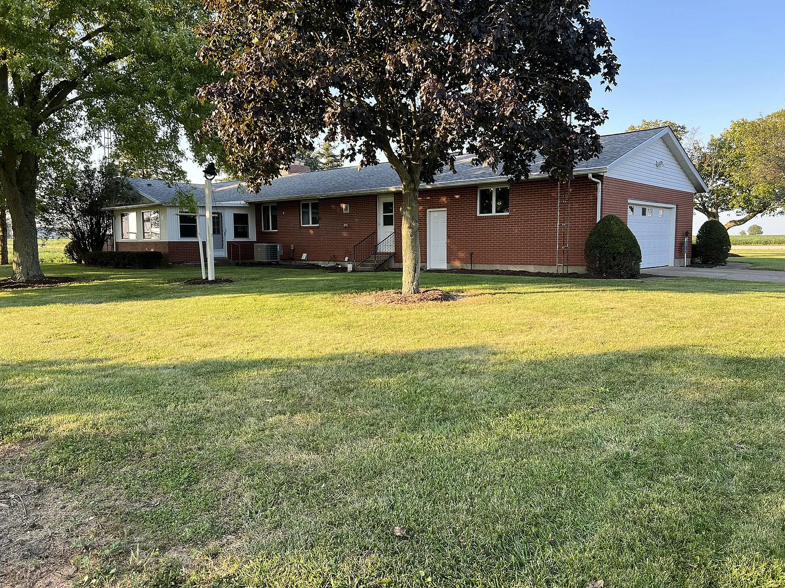 3 bed, 2.5 bath, 2440 sqft, $2,395 — Photo 3