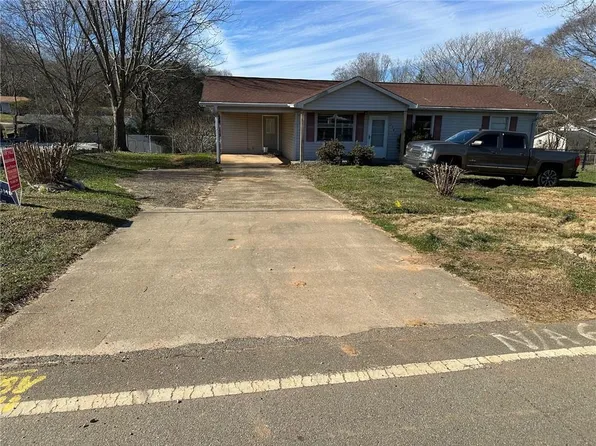2741 Fran Mar Dr, Gainesville, GA 30506