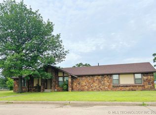 1513 Oakwood Dr, Henryetta, OK 74437