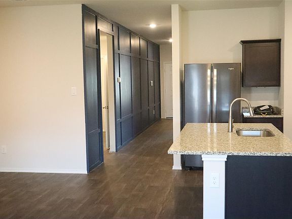 4th image of 724 Adler Way