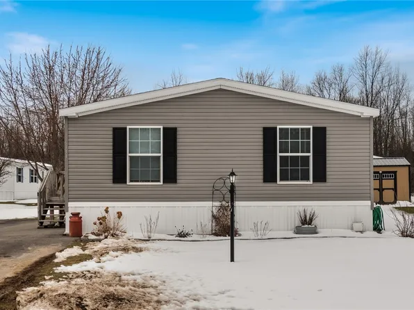 6333 Pebblebrook Ln, Williamson, NY 14589