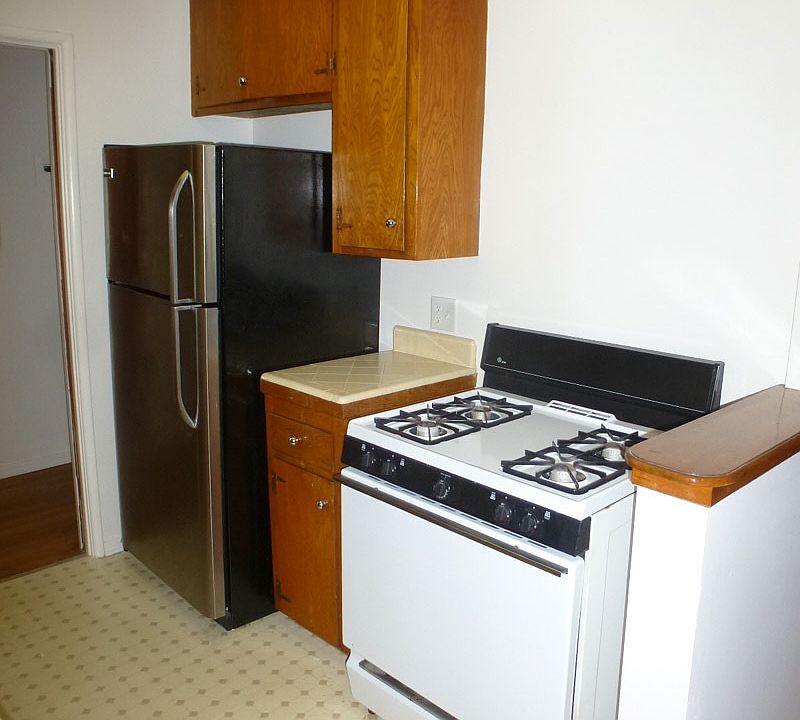 Nice Kitchen area (sister unit)