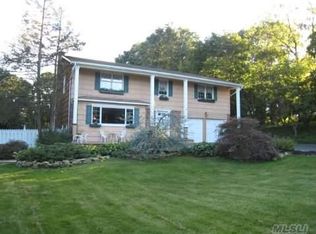 10 Great Neck Ct, Huntington, NY