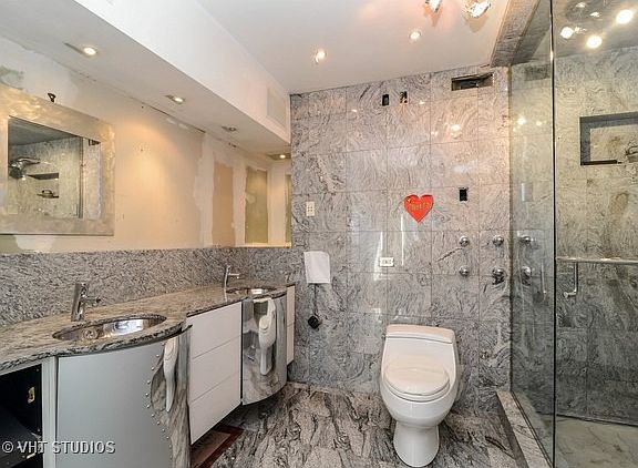 4th image of 360 E Randolph St #3604-05